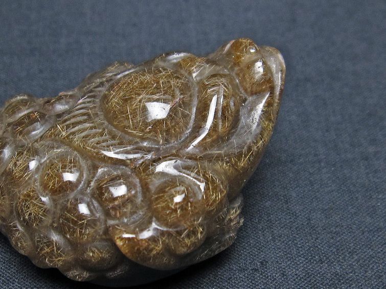 金針ルチル 金蟾 置物 手彫り 彫刻品 キンセン ルチルクォーツ 原石 一点物 144-101
