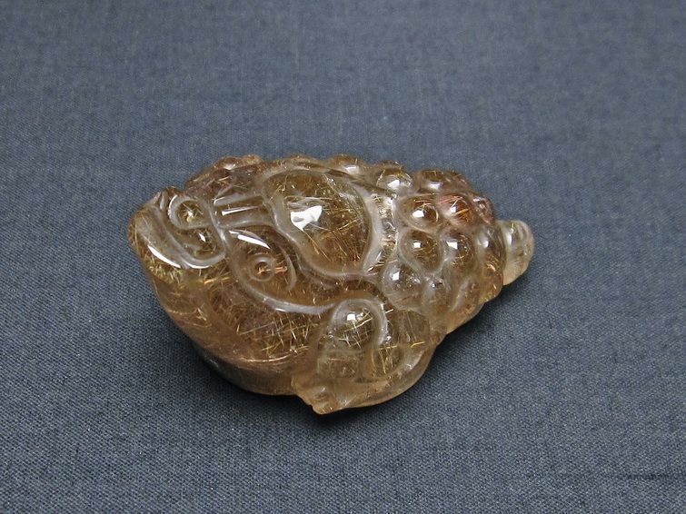 金針ルチル 金蟾 置物 手彫り 彫刻品 キンセン ルチルクォーツ 原石 一点物 144-102