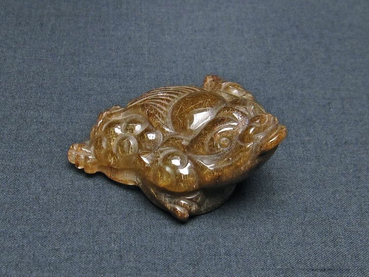 金針ルチル 金蟾 置物 手彫り 彫刻品 キンセン ルチルクォーツ 原石 一点物 144-103