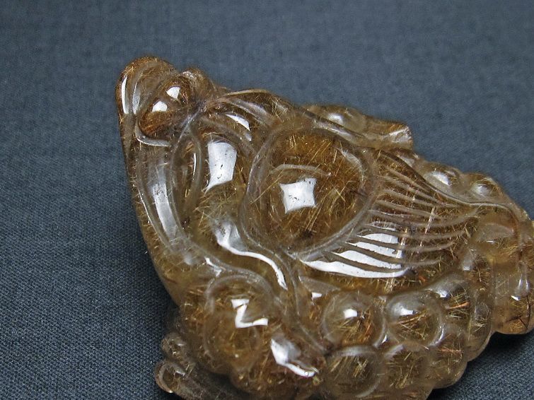 金針ルチル 金蟾 置物 手彫り 彫刻品 キンセン ルチルクォーツ 原石 一点物 144-103