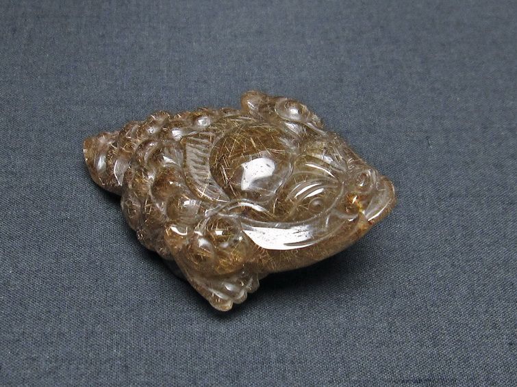 金針ルチル 金蟾 置物 手彫り 彫刻品 キンセン ルチルクォーツ 原石 一点物 144-104