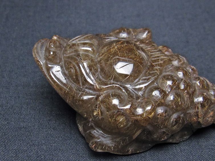 金針ルチル 金蟾 置物 手彫り 彫刻品 キンセン ルチルクォーツ 原石 一点物 144-104