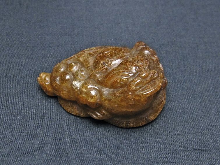 金針ルチル 金蟾 置物 手彫り 彫刻品 キンセン ルチルクォーツ 原石 一点物 144-105