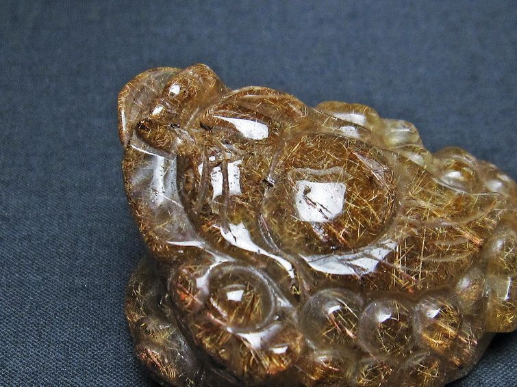 金針ルチル 金蟾 置物 手彫り 彫刻品 キンセン ルチルクォーツ 原石 一点物 144-105