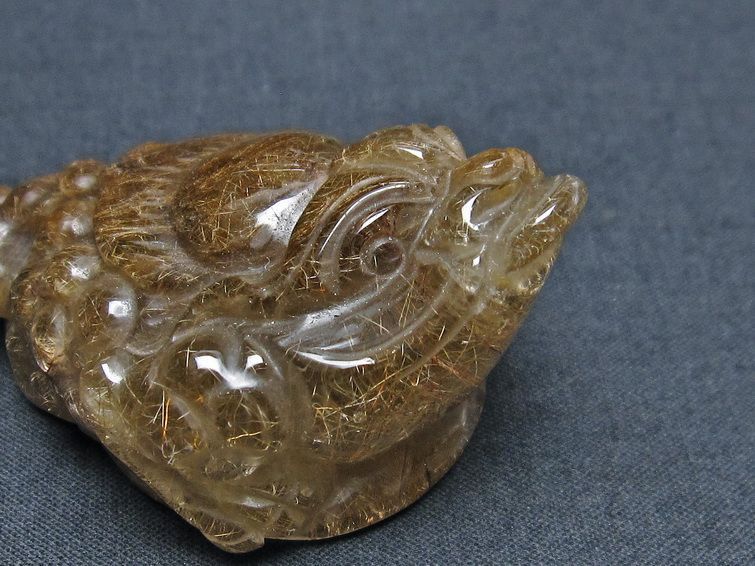 金針ルチル 金蟾 置物 手彫り 彫刻品 キンセン ルチルクォーツ 原石 一点物 144-106