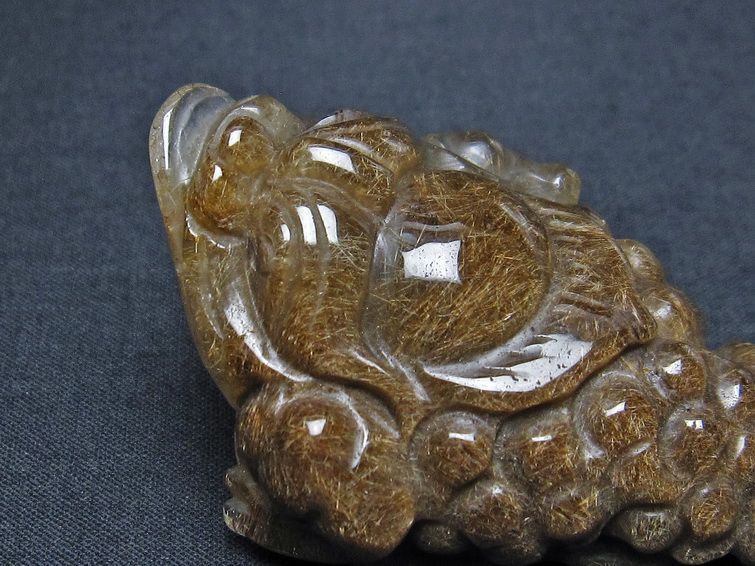 金針ルチル 金蟾 置物 手彫り 彫刻品 キンセン ルチルクォーツ 原石 一点物 144-106