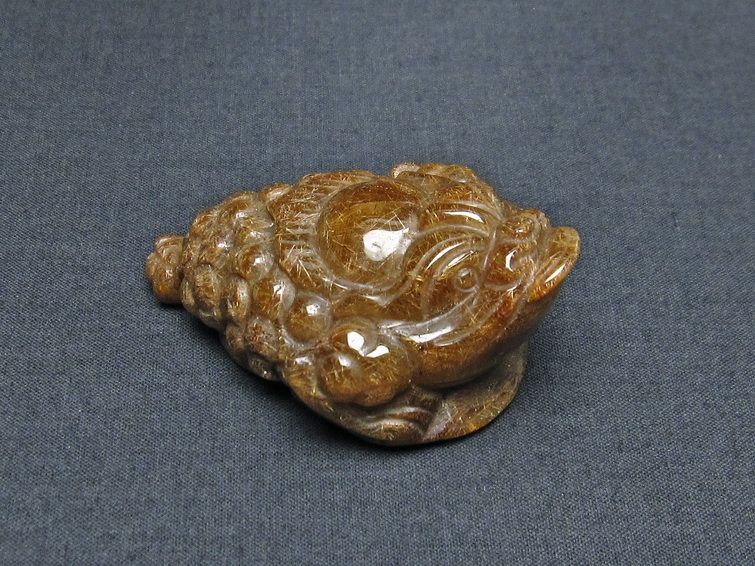 金針ルチル 金蟾 置物 手彫り 彫刻品 キンセン ルチルクォーツ 原石 一点物 144-107