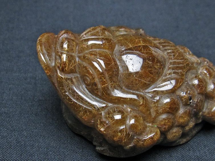 金針ルチル 金蟾 置物 手彫り 彫刻品 キンセン ルチルクォーツ 原石 一点物 144-107