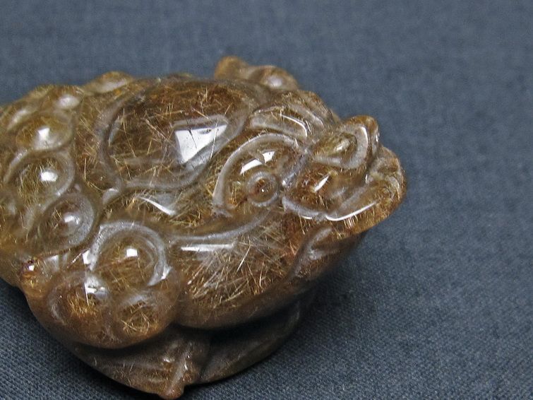 金針ルチル 金蟾 置物 手彫り 彫刻品 キンセン ルチルクォーツ 原石 一点物 144-108