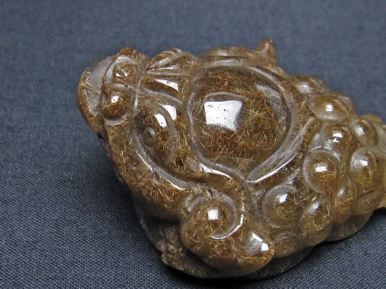 金針ルチル 金蟾 置物 手彫り 彫刻品 キンセン ルチルクォーツ 原石 一点物 144-108