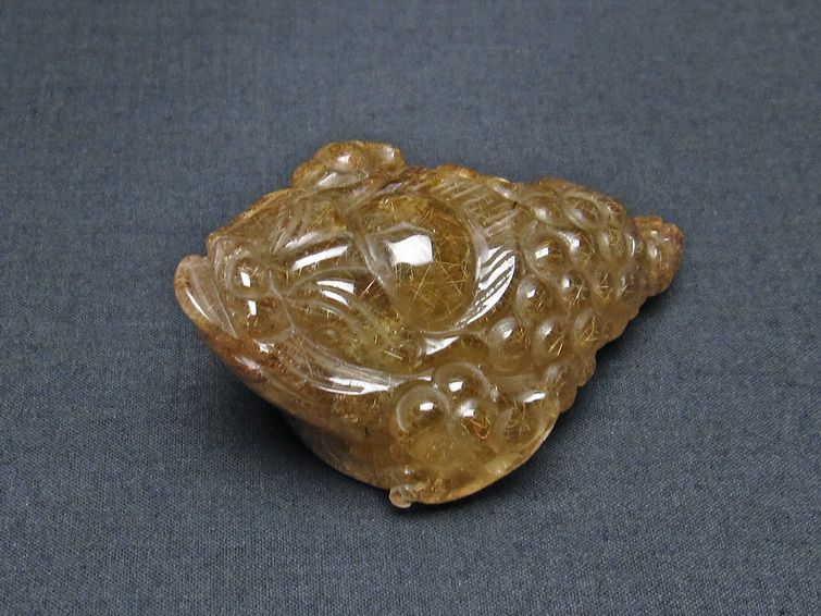 金針ルチル 金蟾 置物 手彫り 彫刻品 キンセン ルチルクォーツ 原石 一点物 144-111
