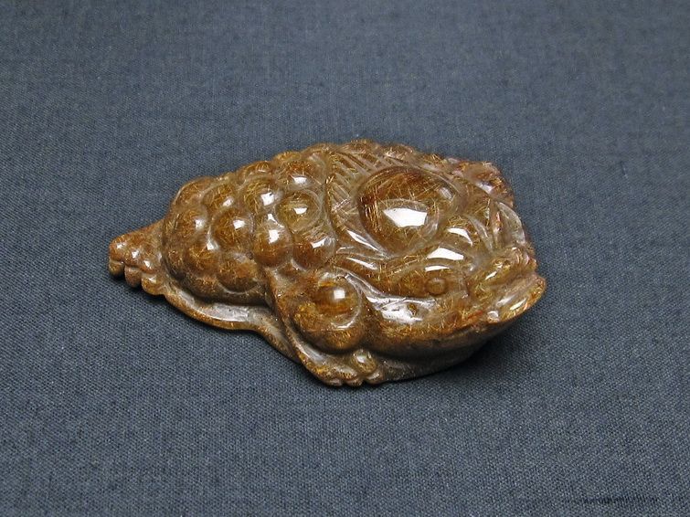 金針ルチル 金蟾 置物 手彫り 彫刻品 キンセン ルチルクォーツ 原石 一点物 144-113