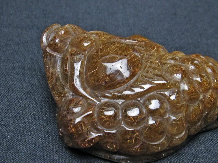 金針ルチル 金蟾 置物 手彫り 彫刻品 キンセン ルチルクォーツ 原石 一点物 144-113