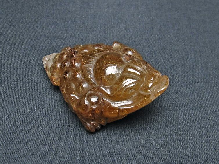 金針ルチル 金蟾 置物 手彫り 彫刻品 キンセン ルチルクォーツ 原石 一点物 144-115