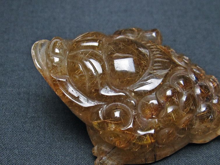 金針ルチル 金蟾 置物 手彫り 彫刻品 キンセン ルチルクォーツ 原石 一点物 144-115