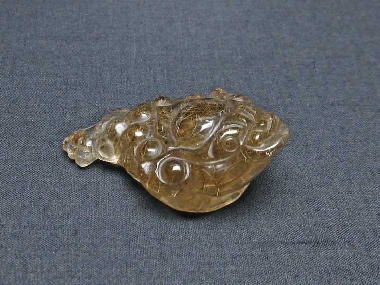 金針ルチル 金蟾 置物 手彫り 彫刻品 キンセン ルチルクォーツ 原石 一点物 144-32