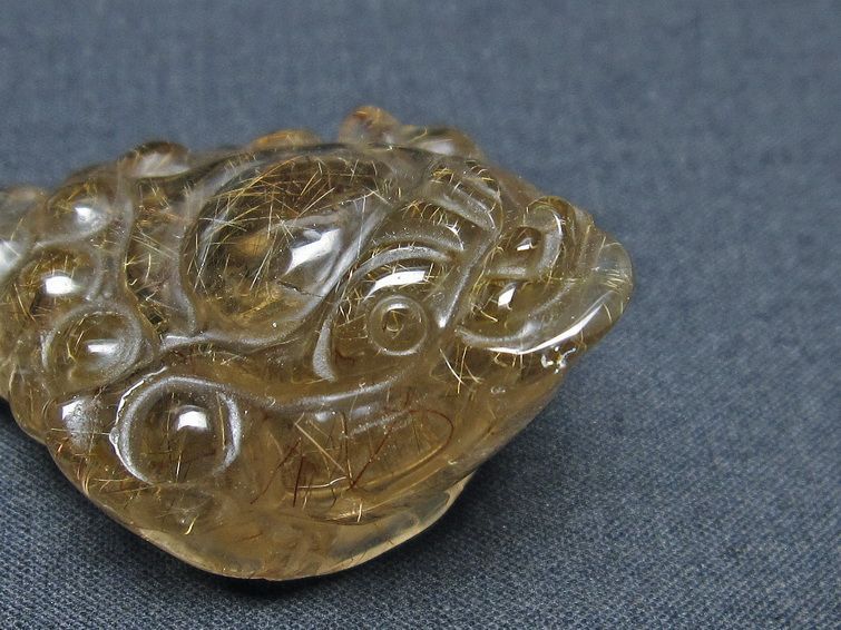 金針ルチル 金蟾 置物 手彫り 彫刻品 キンセン ルチルクォーツ 原石 一点物 144-32