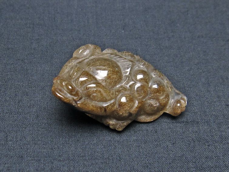 金針ルチル 金蟾 置物 手彫り 彫刻品 キンセン ルチルクォーツ 原石 一点物 144-33