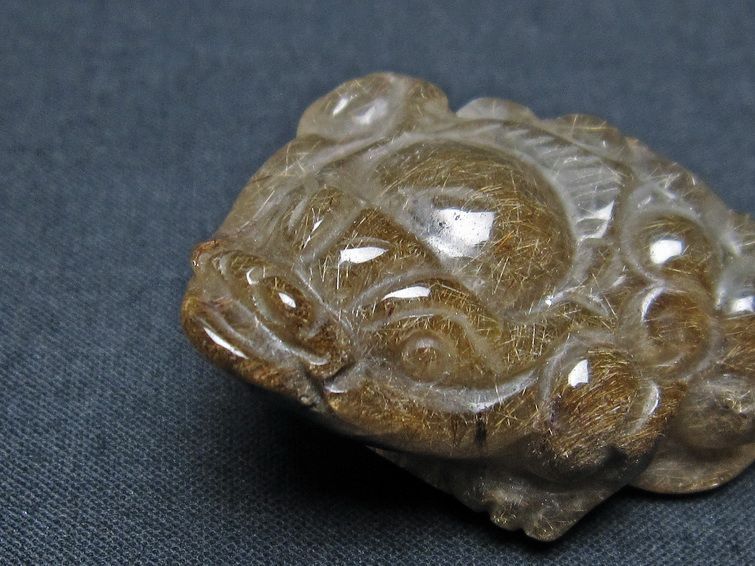 金針ルチル 金蟾 置物 手彫り 彫刻品 キンセン ルチルクォーツ 原石 一点物 144-33