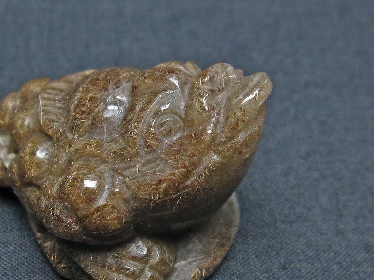 金針ルチル 金蟾 置物 手彫り 彫刻品 キンセン ルチルクォーツ 原石 一点物 144-34