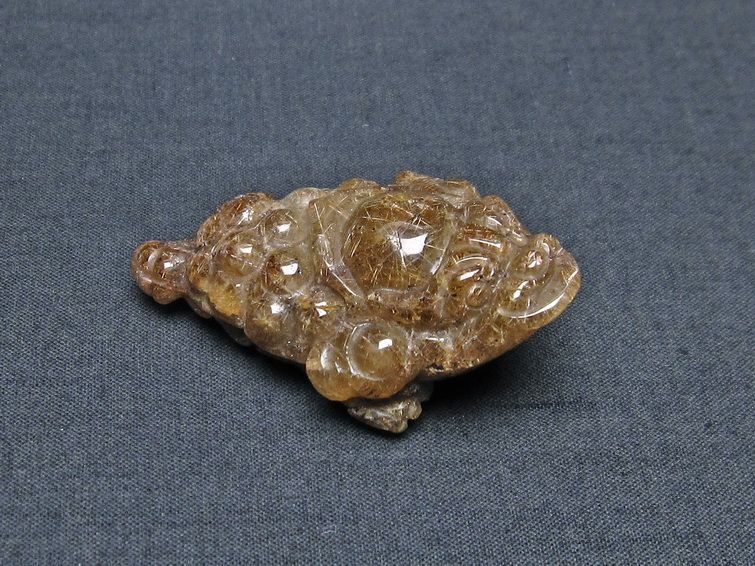 金針ルチル 金蟾 置物 手彫り 彫刻品 キンセン ルチルクォーツ 原石 一点物 144-35