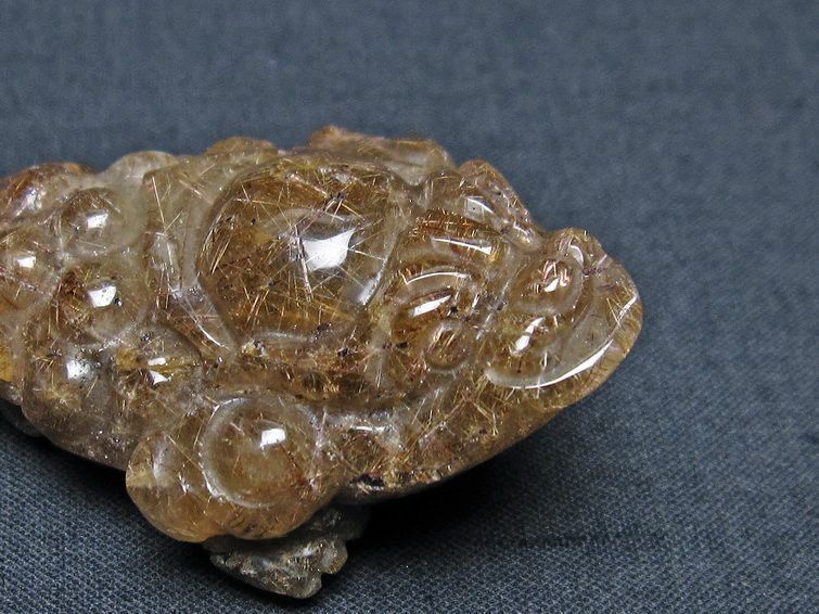 金針ルチル 金蟾 置物 手彫り 彫刻品 キンセン ルチルクォーツ 原石 一点物 144-35