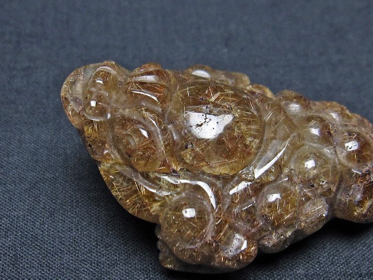 金針ルチル 金蟾 置物 手彫り 彫刻品 キンセン ルチルクォーツ 原石 一点物 144-35