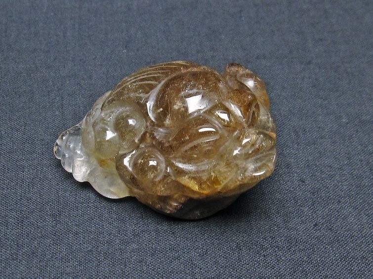 金針ルチル 金蟾 置物 手彫り 彫刻品 キンセン ルチルクォーツ 原石 一点物 144-36