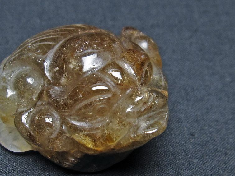 金針ルチル 金蟾 置物 手彫り 彫刻品 キンセン ルチルクォーツ 原石 一点物 144-36