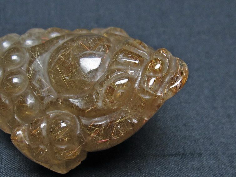 金針ルチル 金蟾 置物 手彫り 彫刻品 キンセン ルチルクォーツ 原石 一点物 144-37