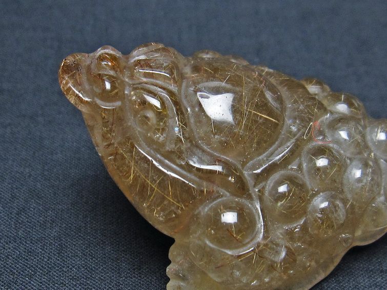 金針ルチル 金蟾 置物 手彫り 彫刻品 キンセン ルチルクォーツ 原石 一点物 144-37