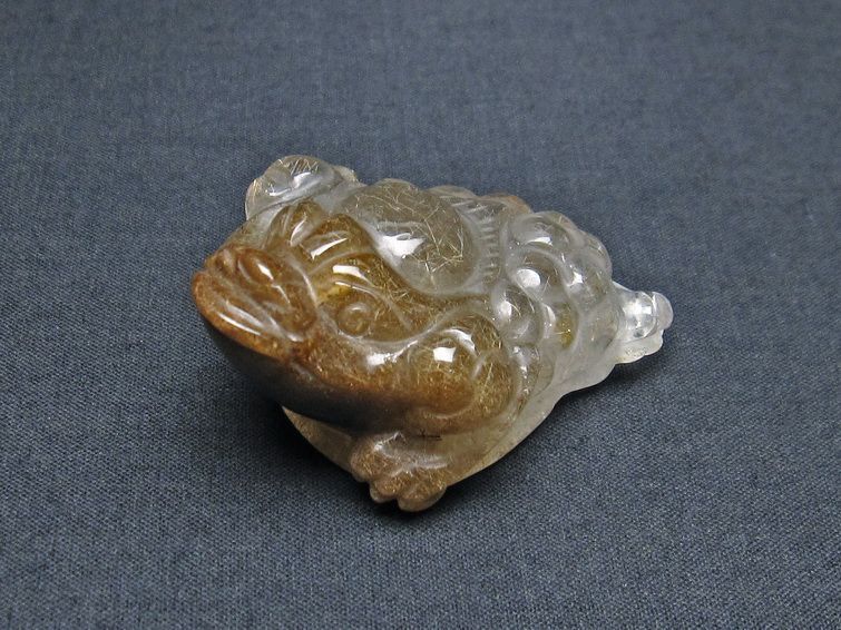 金針ルチル 金蟾 置物 手彫り 彫刻品 キンセン ルチルクォーツ 原石 一点物 144-38