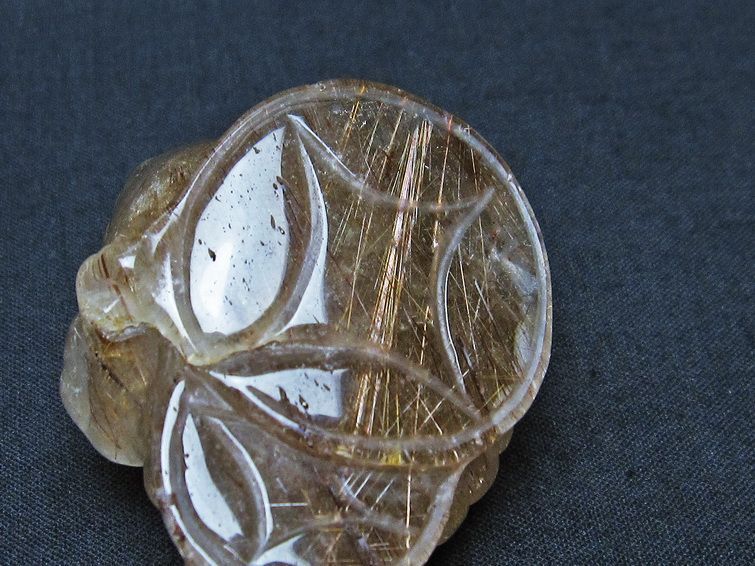 金針ルチル 金蟾 置物 手彫り 彫刻品 キンセン ルチルクォーツ 原石 一点物 144-40