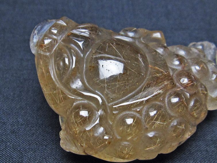 金針ルチル 金蟾 置物 手彫り 彫刻品 キンセン ルチルクォーツ 原石 一点物 144-41