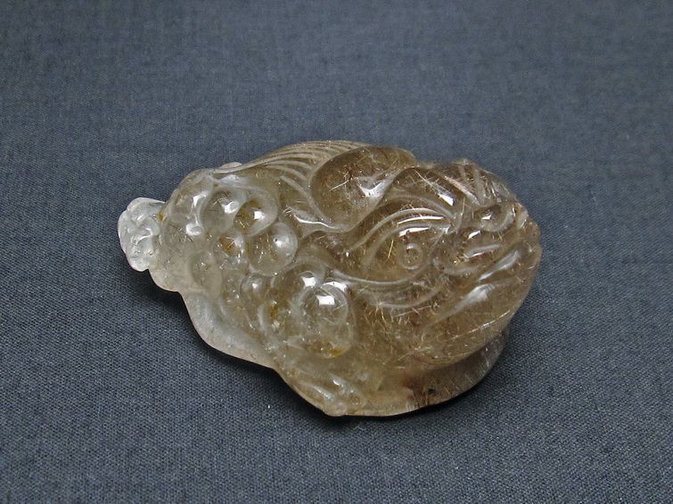 金針ルチル 金蟾 置物 手彫り 彫刻品 キンセン ルチルクォーツ 原石 一点物 144-43