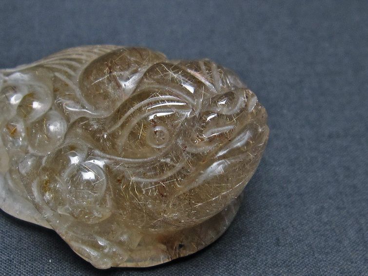 金針ルチル 金蟾 置物 手彫り 彫刻品 キンセン ルチルクォーツ 原石 一点物 144-43