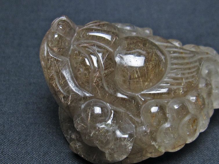 金針ルチル 金蟾 置物 手彫り 彫刻品 キンセン ルチルクォーツ 原石 一点物 144-43