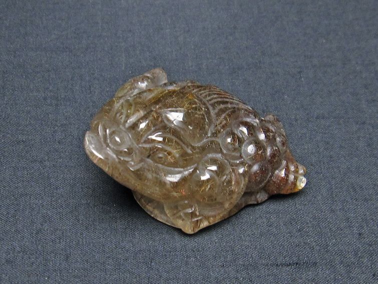 金針ルチル 金蟾 置物 手彫り 彫刻品 キンセン ルチルクォーツ 原石 一点物 144-47