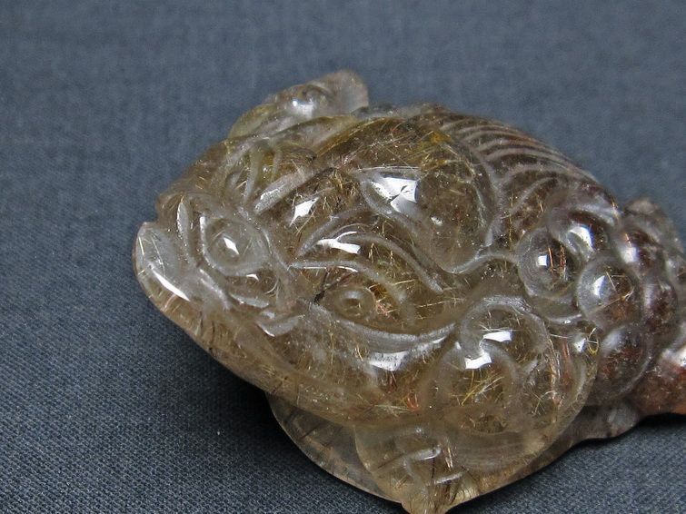 金針ルチル 金蟾 置物 手彫り 彫刻品 キンセン ルチルクォーツ 原石 一点物 144-47