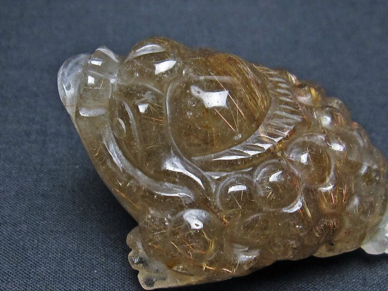 金針ルチル 金蟾 置物 手彫り 彫刻品 キンセン ルチルクォーツ 原石 一点物 144-48