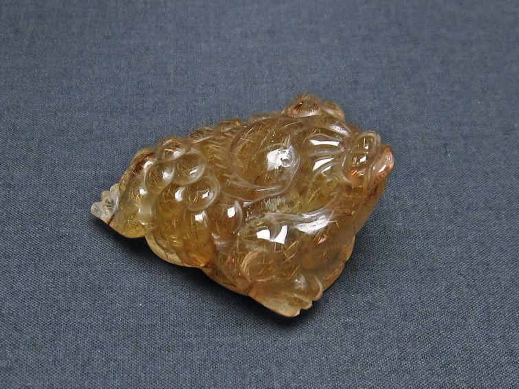 金針ルチル 金蟾 置物 手彫り 彫刻品 キンセン ルチルクォーツ 原石 一点物 144-51