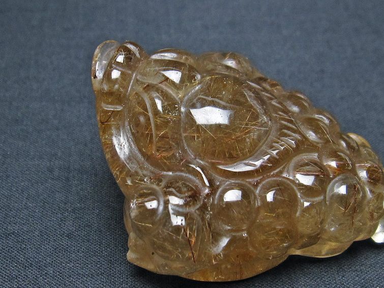 金針ルチル 金蟾 置物 手彫り 彫刻品 キンセン ルチルクォーツ 原石 一点物 144-51
