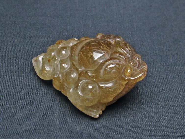 金針ルチル 金蟾 置物 手彫り 彫刻品 キンセン ルチルクォーツ 原石 一点物 144-53