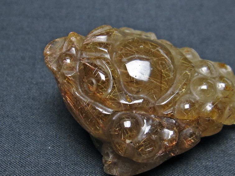 金針ルチル 金蟾 置物 手彫り 彫刻品 キンセン ルチルクォーツ 原石 一点物 144-53
