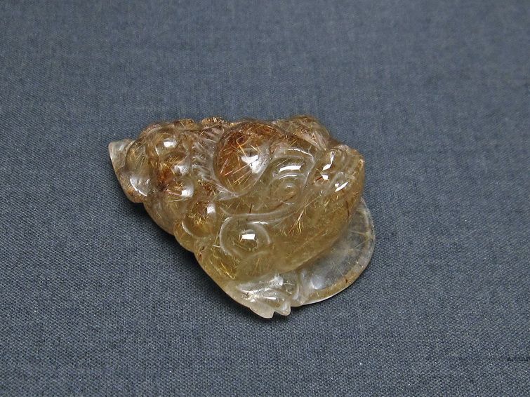 金針ルチル 金蟾 置物 手彫り 彫刻品 キンセン ルチルクォーツ 原石 一点物 144-54