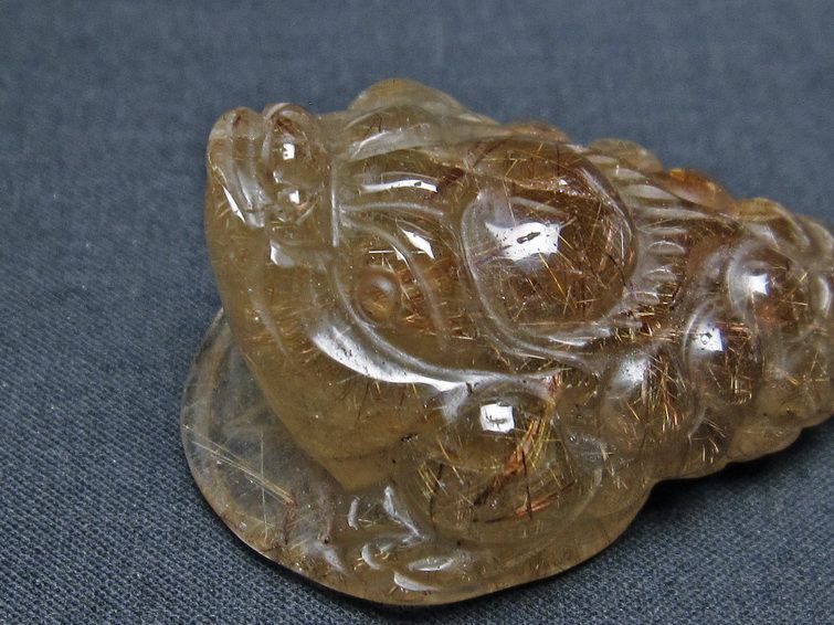 金針ルチル 金蟾 置物 手彫り 彫刻品 キンセン ルチルクォーツ 原石 一点物 144-54