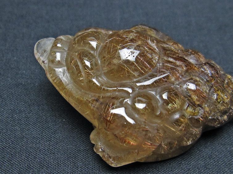 金針ルチル 金蟾 置物 手彫り 彫刻品 キンセン ルチルクォーツ 原石 一点物 144-55