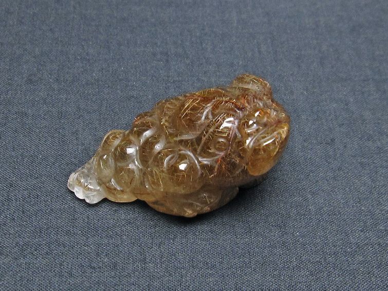 金針ルチル 金蟾 置物 手彫り 彫刻品 キンセン ルチルクォーツ 原石 一点物 144-56
