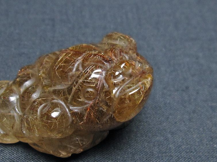 金針ルチル 金蟾 置物 手彫り 彫刻品 キンセン ルチルクォーツ 原石 一点物 144-56
