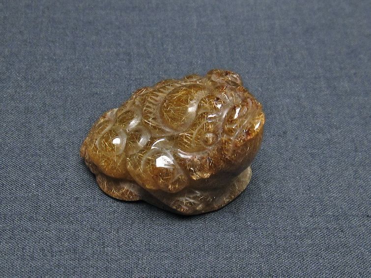 金針ルチル 金蟾 置物 手彫り 彫刻品 キンセン ルチルクォーツ 原石 一点物 144-57